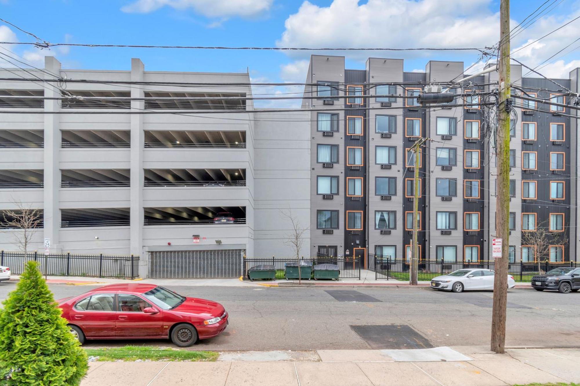 Royal Oasis Indoor Pool, Free Parking, Near Nyc Apartment Elizabeth Bagian luar foto