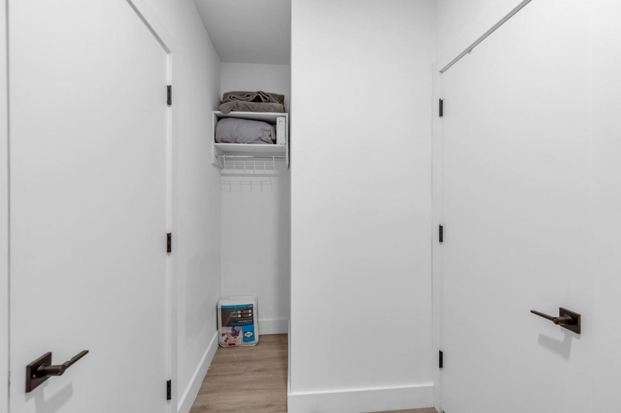 Royal Oasis Indoor Pool, Free Parking, Near Nyc Apartment Elizabeth Bagian luar foto