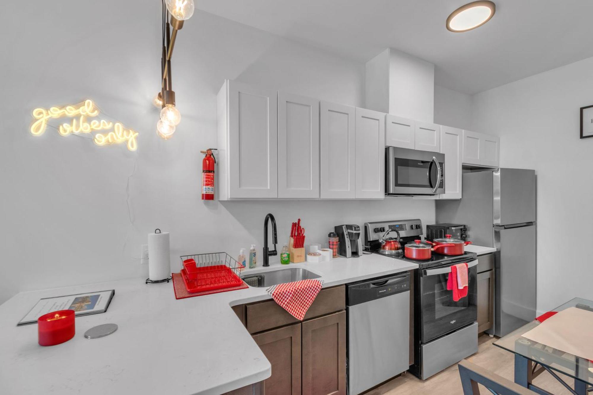 Royal Oasis Indoor Pool, Free Parking, Near Nyc Apartment Elizabeth Bagian luar foto