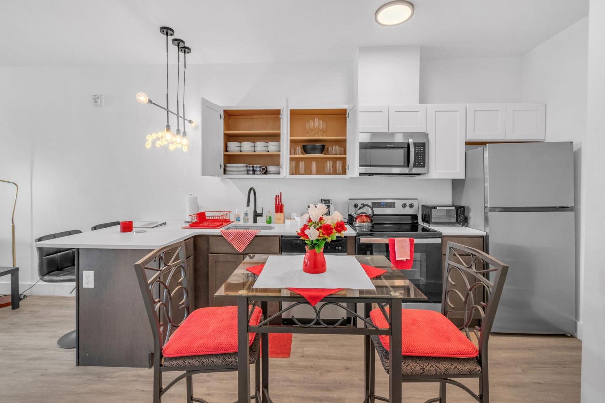 Royal Oasis Indoor Pool, Free Parking, Near Nyc Apartment Elizabeth Bagian luar foto
