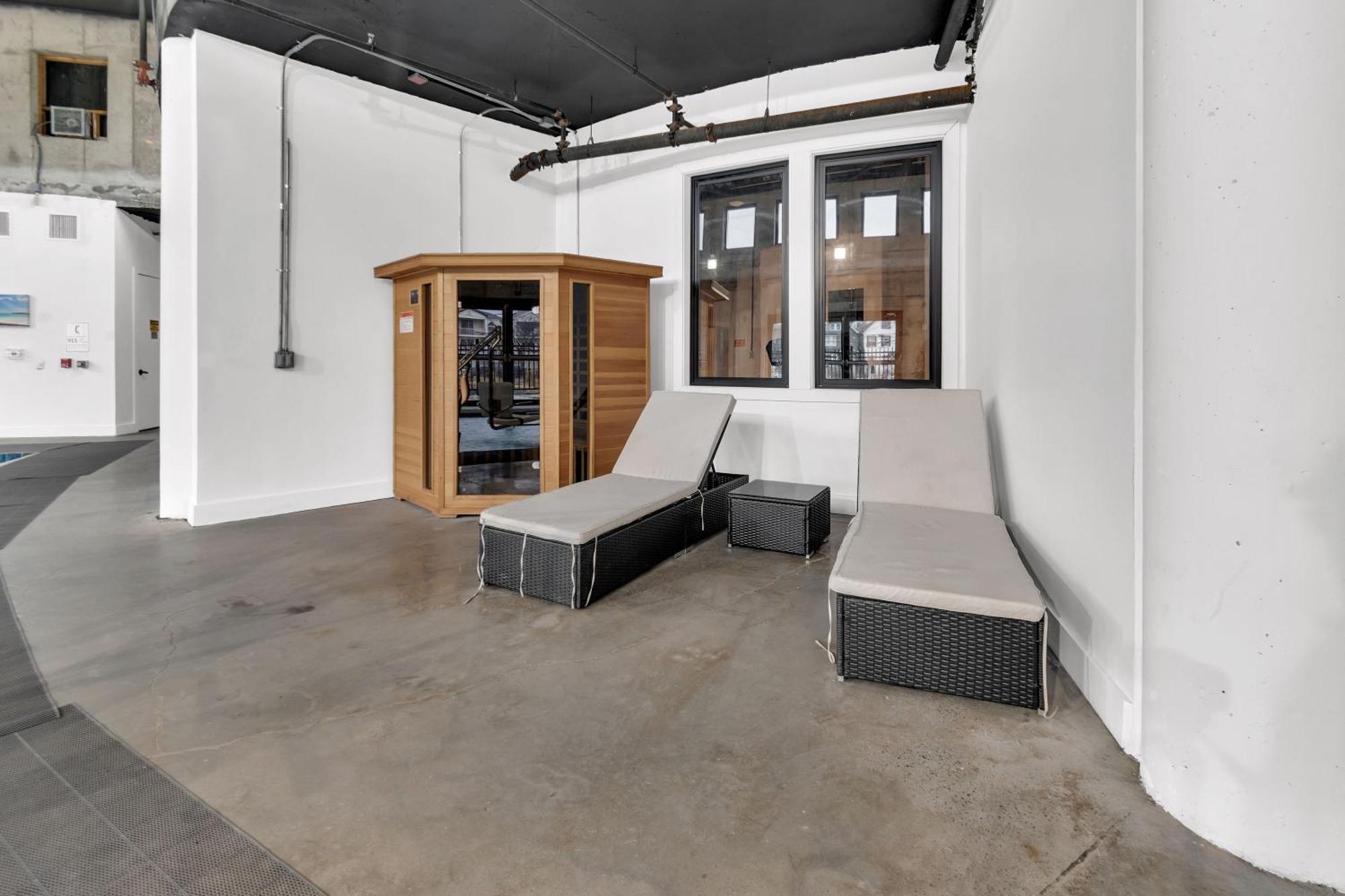 Royal Oasis Indoor Pool, Free Parking, Near Nyc Apartment Elizabeth Bagian luar foto