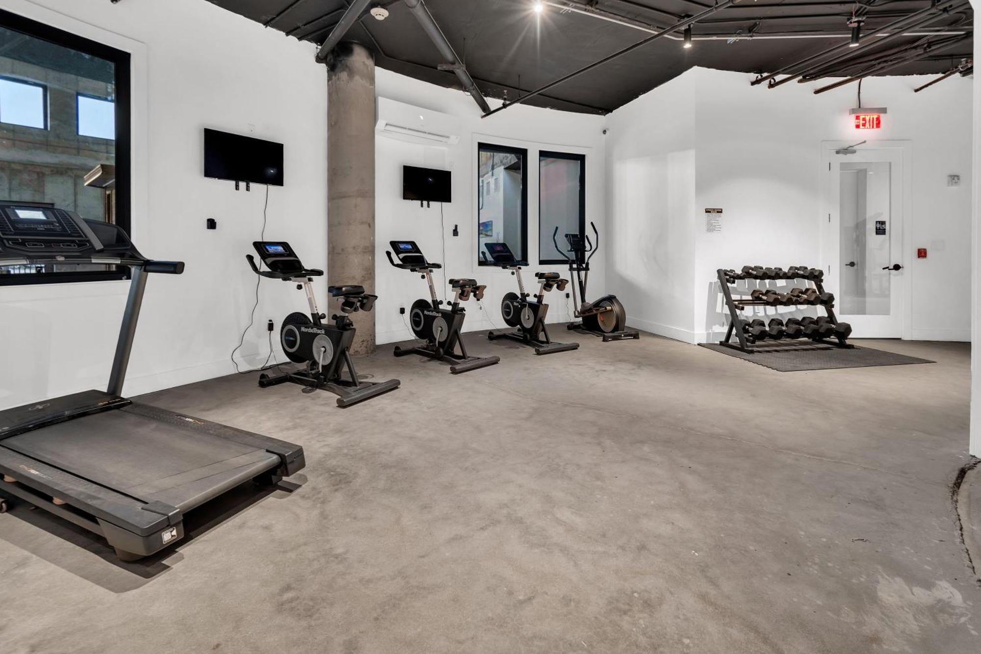 Royal Oasis Indoor Pool, Free Parking, Near Nyc Apartment Elizabeth Bagian luar foto