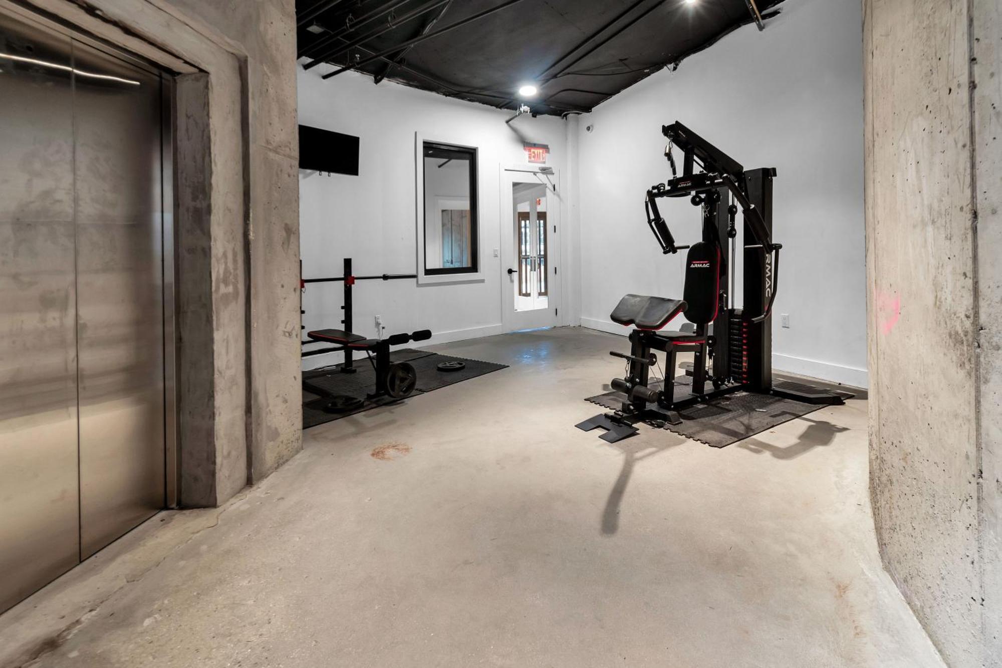 Royal Oasis Indoor Pool, Free Parking, Near Nyc Apartment Elizabeth Bagian luar foto